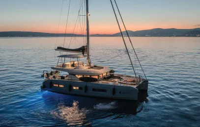 Forzatre_Charter_Lagoon55-Tri-Wing (1) Lagoon 55" Tri Wing in navigazione