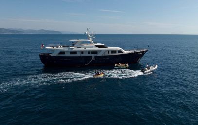 Don Ciro a noleggio nel Mediterraneo